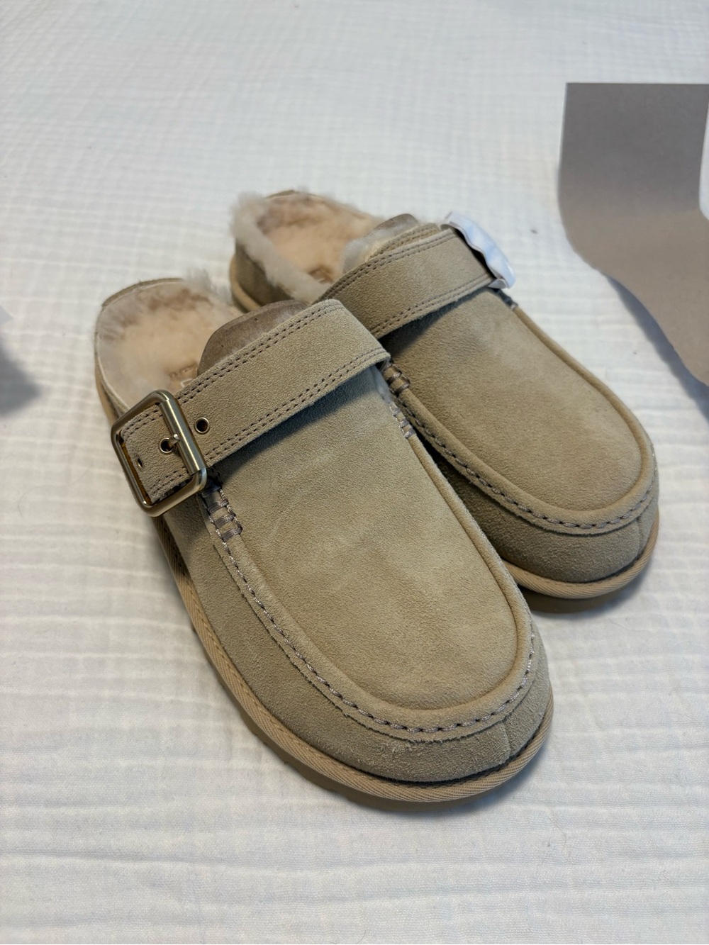 Ugg Evelina Clogs in Sand 7.5WM